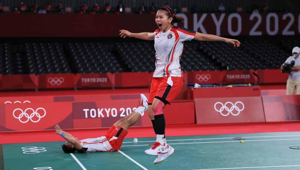 Selebrasi kegembiraan Greysia Polii/Apriyani Rahayu usai mengalahkan pasangan China Chen Qing Chen/Jhia Yi Fan pada final ganda putri Olimpiade Tokyo 2020.