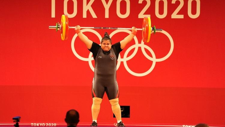 Aksi lifter Indonesia, Nurul Akmal, di Olimpiade 2020.