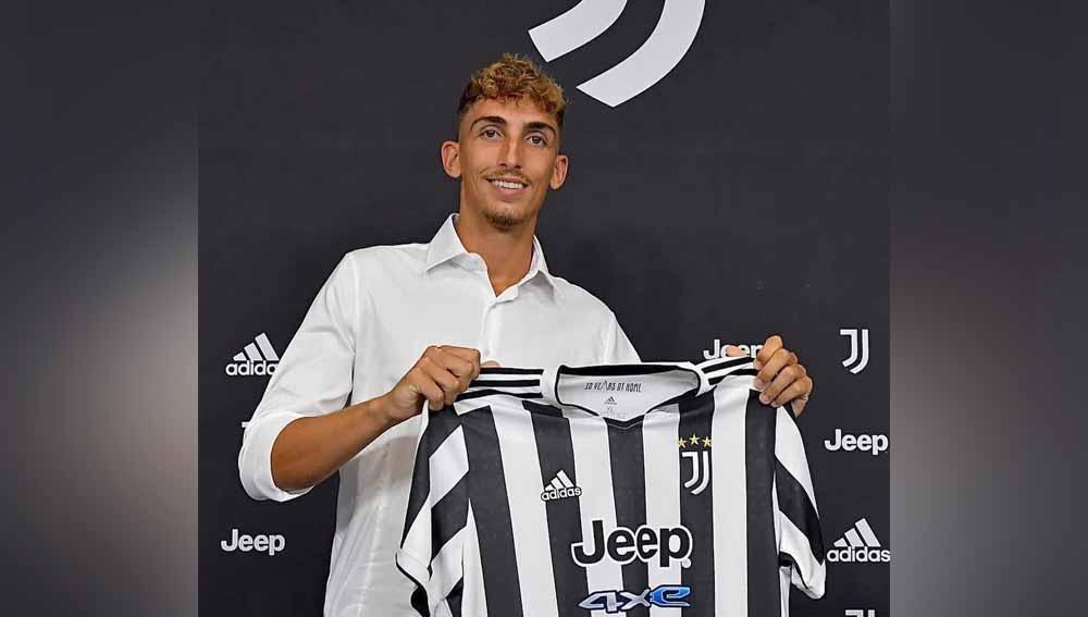 Alessandro Citi, bek muda AC Milan yang dibajak Juventus. - INDOSPORT