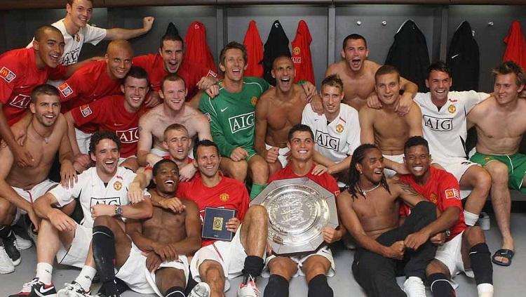 Pesta Manchester United di ruang ganti usai menjuarai Community Shield, 5 Agustus 2007.