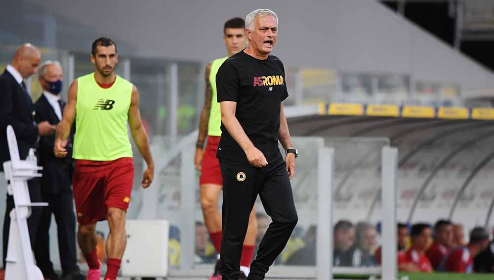 Pelatih AS Roma, Jose Mourinho. - INDOSPORT