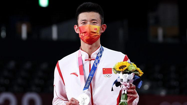 Pebulutangkis tunggal putra China, Chen Long, belum lama ini disebut sebagai dewa abadi setelah memamerkan tiga medali Olimpiade miliknya. - INDOSPORT