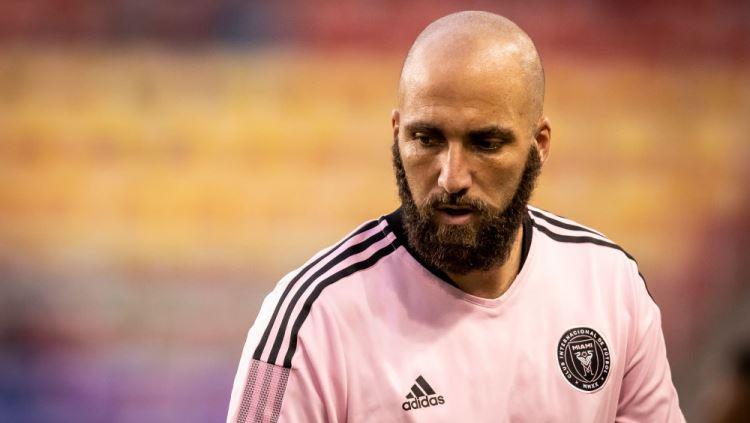 Pemain sepak bola kenamaan asal Argentina, Gonzalo Higuain, secara resmi memutuskan pensiun dari sepak bola. - INDOSPORT