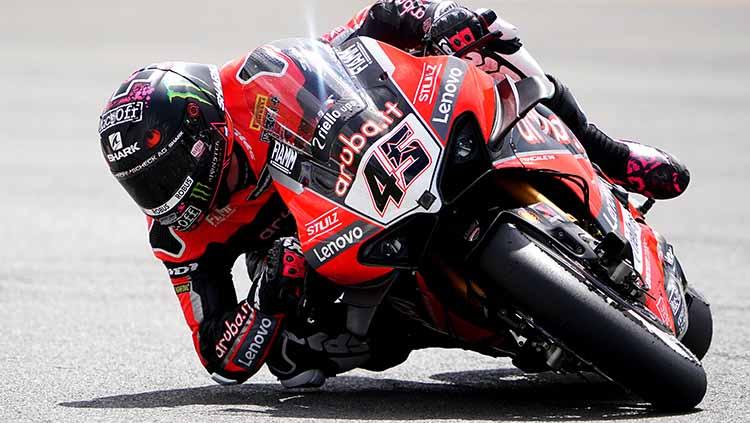 Pembalap Aruba.it-Ducati, Scott Redding langsung melamar sang kekasih, Jacey Hayden usai menjadi juara di Race 2 World Superbike (WSBK) Ceko 2021.