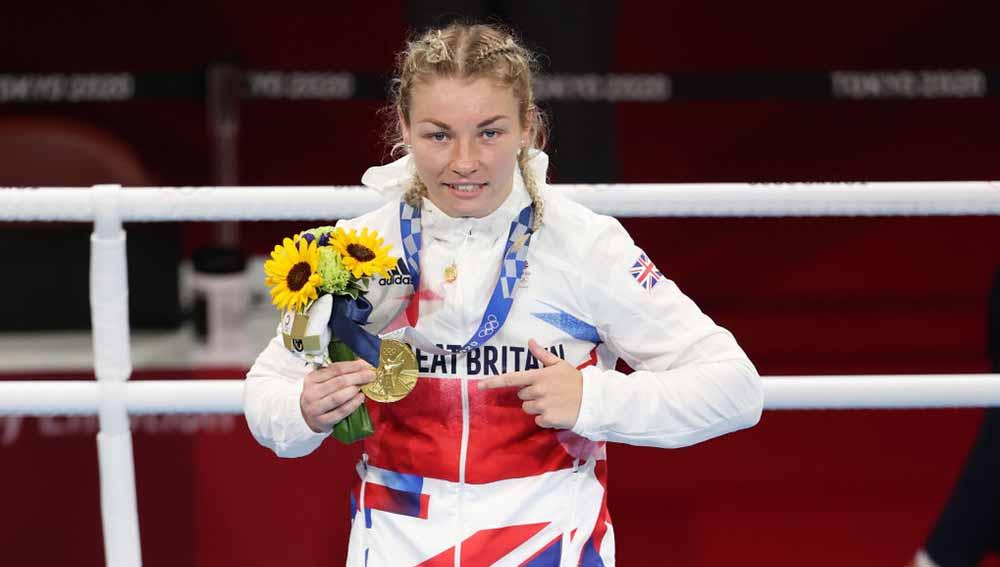 Lauren Price, petinju wanita asal Inggris usai mengalahkan Qian Li asal China di Olimpiade Tokyo 2020. - INDOSPORT