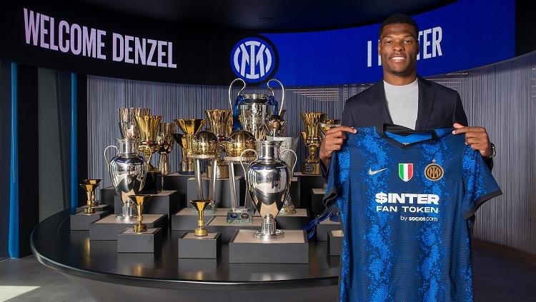 Inter Milan akhirnya meresmikan perekrutan Denzel Dumfries dari PSV Eindhoven untuk menggantikan peran Achraf Hakimi di wing back kanan. - INDOSPORT