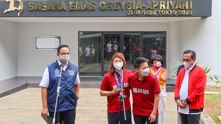 Gubernur DKI Jakarta, Anies Baswedan, meresmikan nama gedung Sasana Emas Greysia/Apriyani di wilayah Ragunan, Sabtu (14/8/21) pagi kemarin. - INDOSPORT