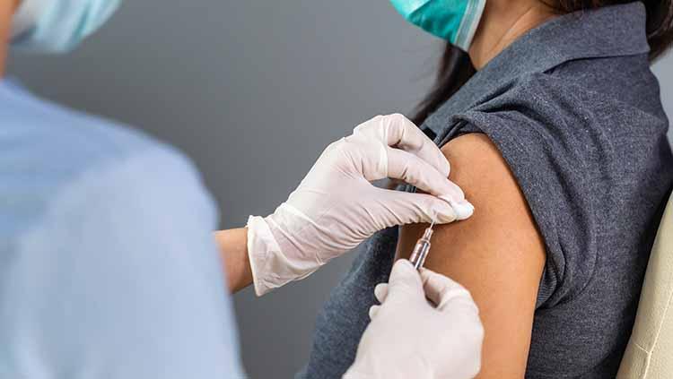 Ilustrasi vaksinasi - seorang pria di Selandia Baru diduga jadi joki vaksin yang dibayar. - INDOSPORT