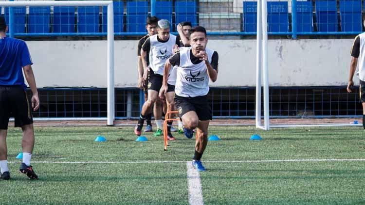 Pemain PSIS, Finky Pasamba yang mendapatkan porsi tambahan latihan dari Imran Nahumarury.