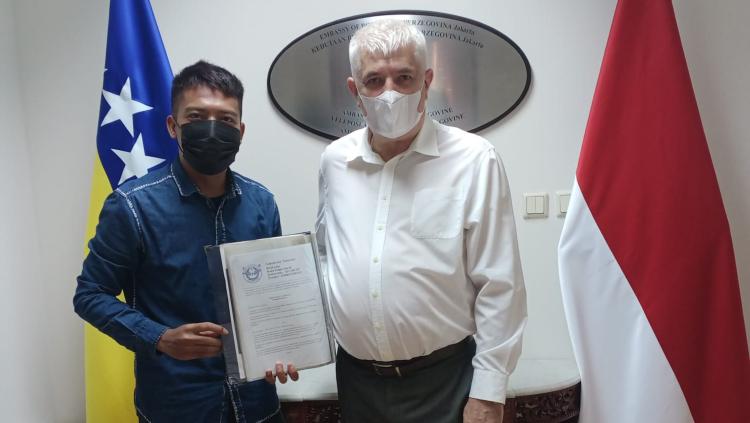 Pemain Indonesia, Iner Sontany Putra, resmi bergabung dengan klub Bosnia.