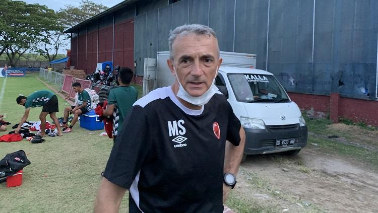 Head coach klub PSM Makassar, Milomir Seslija, kecewa dengan eks anak asuhnya semasa mengarsiteki Arema FC di Liga 1 edisi 2019 silam, yaitu Syaiful Indra Cahya. - INDOSPORT