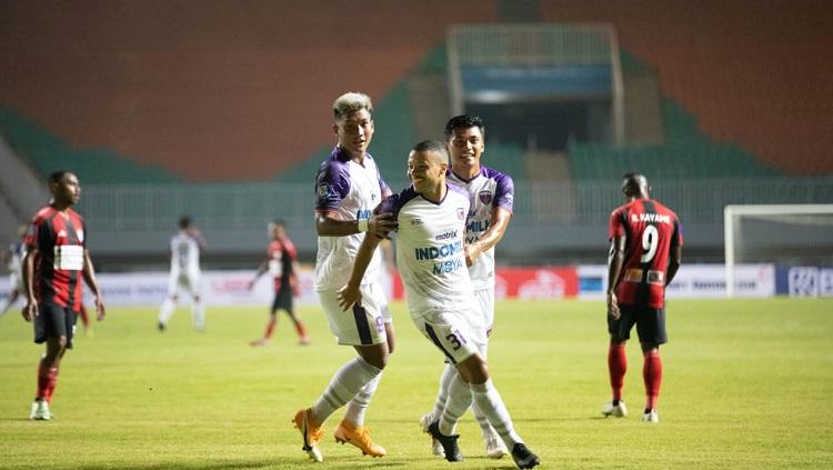 Persita Tangerang sukses mengalahkan Persipura Jayapura dengan skor 2-1 di BRI Liga 1 2021-22, Sabtu (28/8/21) malam WIB. - INDOSPORT