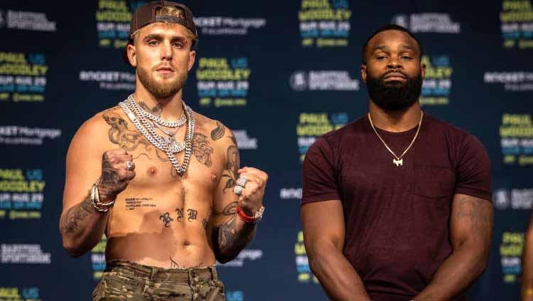 Mantan juara kelas welter UFC, Tyron Woodley, terlihat membuat malu jagat olahraga MMA setelah terlihat mengemis sebuah pertarungan di laga Floyd Mayweather Jr.