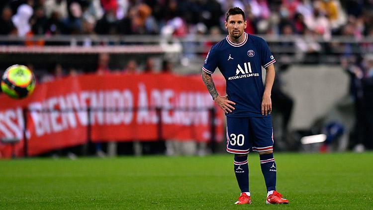 Lionel Messi dikabarkan berencana untuk bertahan di Paris Saint-Germain musim depan. - INDOSPORT