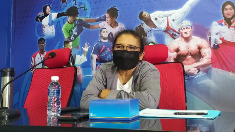 Pelatih tim anggar Jawa Barat, Christin Timisela, saat konferensi pers persiapan PON XX di Ruang Kominfo KONI Jabar, Kota Bandung, Kamis (26/08/21)