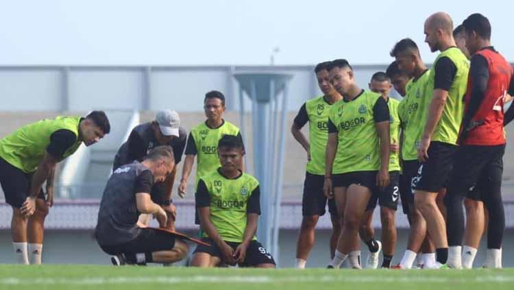 Pemain Tira Persikabo melakukan offisial traning di Stadion Indomilk Arena.