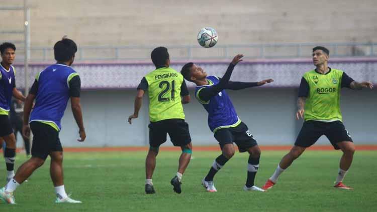 Pemain Tira Persikabo melakukan offisial training di Stadion Indomilk Arena.