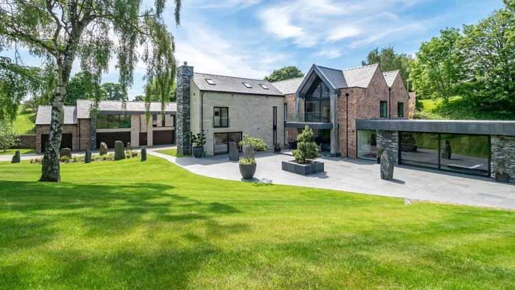 Penampakan Rumah Cristiano Ronaldo di kota Manchester Copyright: Splash News