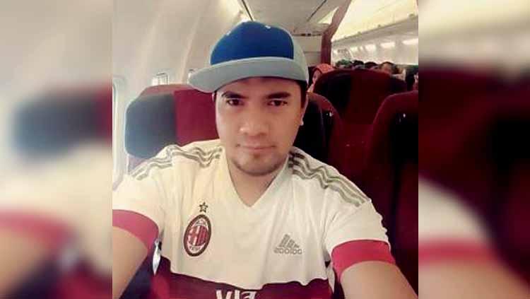 Saipul Jamil saat mengenakan jersey AC Milan Copyright: saipuljamil