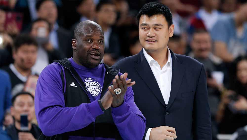 Shaquille O'Neal dan Yao Ming.