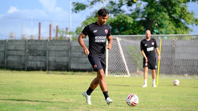 Pemain senior PSM Makassar, Zulkifli Syukur, saat berlatih di Bosowa Sport Center.