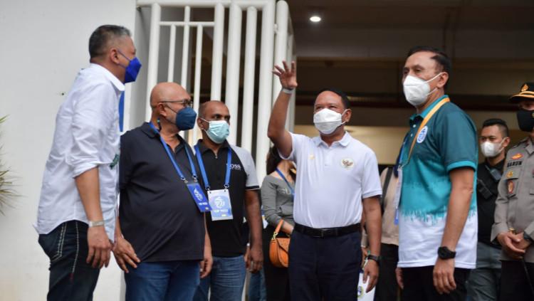 Menpora Zainudin Amali mengunjungi Stadion Pakansari