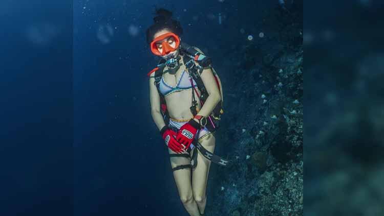 Kirana Larasati lagi diving