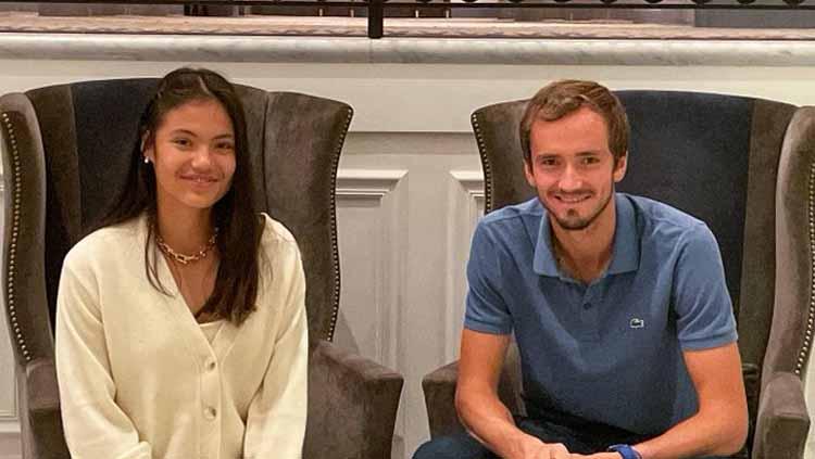 Juara Amerika Serikat Terbuka (US Open) 2021, Daniil Medvedev dan Emma Raducanu, memutuskan mundur dari keikutsertaannya di Piala Kremlin 2021. - INDOSPORT