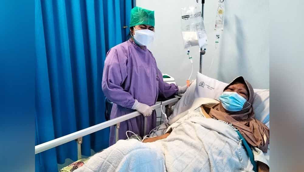 Ratu bulutangkis Indonesia era 1980-an, Verawaty Fajrin kini sedang dirawat intensif di RS Dharmais akibat kanker paru-paru. - INDOSPORT