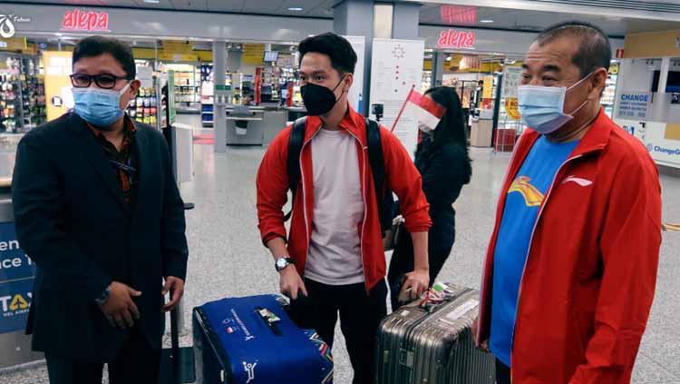 Ada sebuah kejadian menarik saat Kontingen Indonesia di Piala Sudirman 2021 tiba di Bandara Finlandia, yaitu saat koper Kevin Sanjaya terendus anjing pelacak.