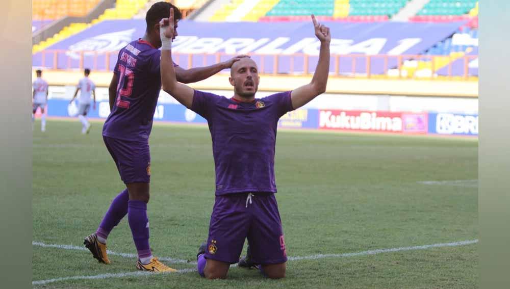 Berikut daftar top skor BRI Liga 1 2021/2022, per Jumat (24/09/21) pagi WIB. Youssef Ezzejjari (Persik Kediri) melesat ke puncak berkat brace ke gawang PSM.