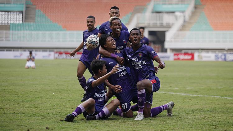 Selebrasi para pemain Persita atas gol Rifky Dwi Septiawan pada laga BRI Liga 1 2021-22 di Stadion Pakansari, Jumat (24/09/21).