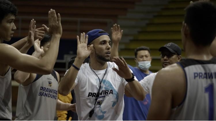Pelatih Prawira Bandung, David Singleton, buka suara soal venue playoff IBL 2022 di Kota Kembang. Foto: Prawira Bandung.