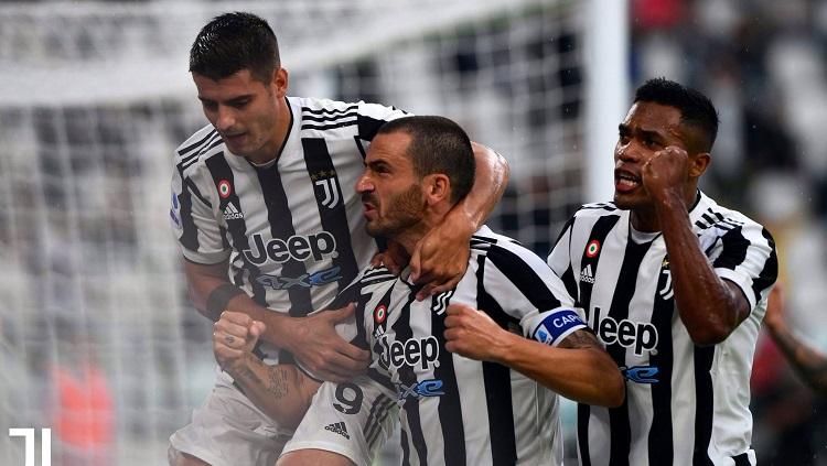 Sami Khedira menganggap jika kebijakan Juventus mengubah strategi transfer menjadi bumerang yang menyebabkan buruknya performa musim ini. - INDOSPORT