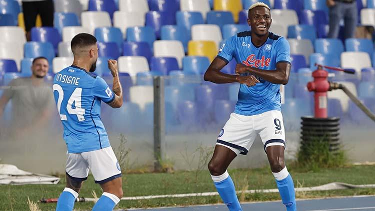 Indosport - Selebrasi gol Victor Osimhen di laga Napoli vs Cagliari.