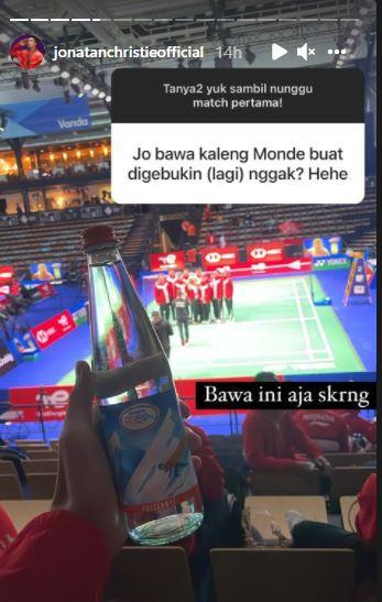 Jonatan Christie Bawa Benda Ini ke Piala Sudirman Copyright: Instagram Jonatan Christie