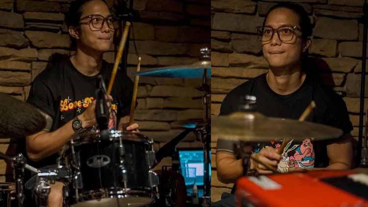 Pradikta Wicaksono saat bermain drum.
