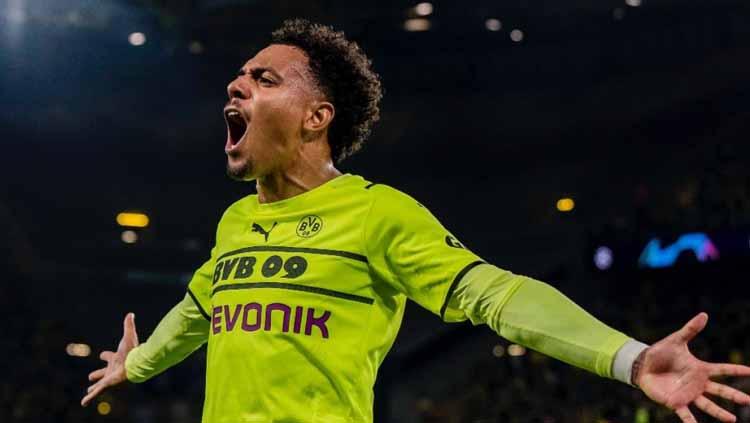 Donyell Malen merayakan golnya buat Borussia Dortmund