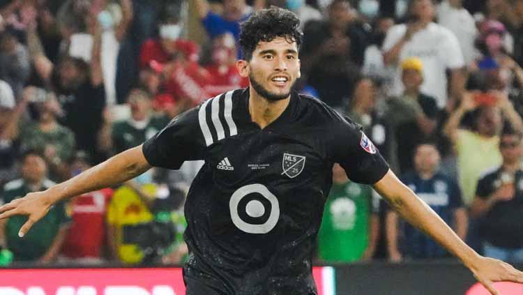 AC Milan dikabarkan siap saling sikut dengan rivalnya di Liga Italia, Juventus, demi mendapatkan jasa pencetak hattrick termuda MLS, Ricardo Pepi.