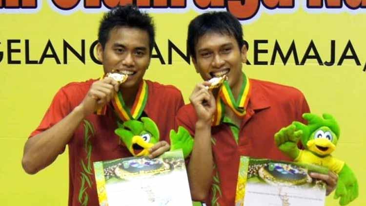 Duet Tontowi Ahmad/Mohammad Ahsan sukses raih medali emas dalam PON XVIII Riau pada tahun 2012
