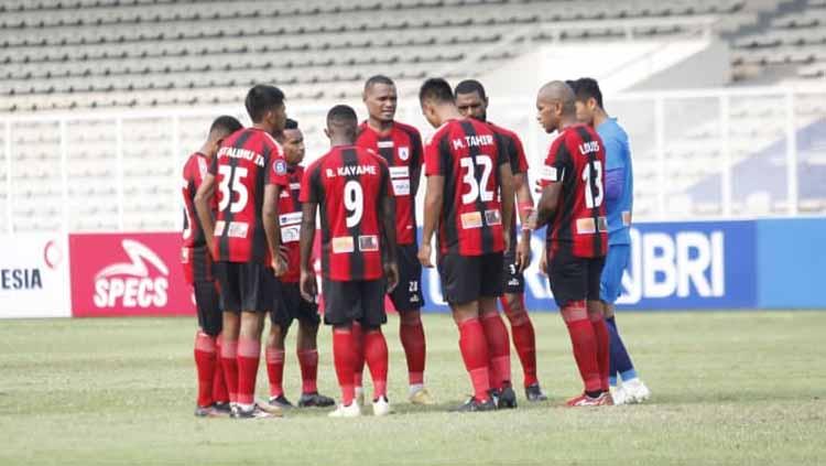 Meski menang atas Persita, Persipura terdegradasi dari Liga 1 usai Barito Putera imbang dengan Persib. Berikut 5 masalah yang jadi biang kerok mereka turun kasta. (Herry Ibrahim/INDOSPORT)