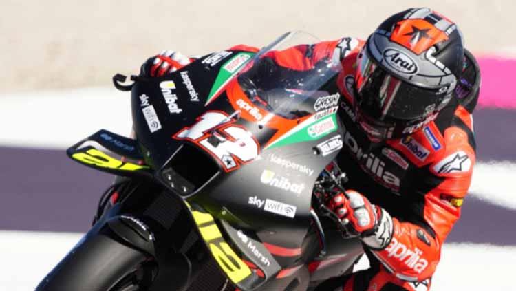 Pembalap Aprilia Racing, Maverick Vinales auto tengil usai finis di posisi kedua di race MotoGP Mandalika 2023. - INDOSPORT