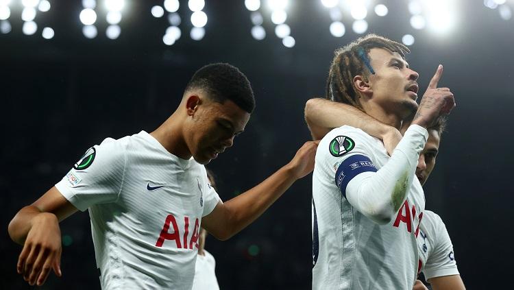 Selebrasi Dele Alli selepas mencetak gol untuk Tottenham Hotspur dalam pertandingan UEFA Conference League, Kamis (30/9/21). - INDOSPORT