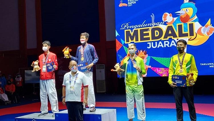 Kontingen Jawa Barat memborong medali emas di cabor taekwondo nomor kyorugi pada PON XX Papua, Senin (04/10/21). - INDOSPORT