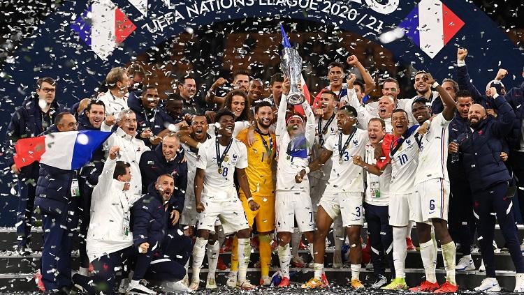 Selebrasi segenap pemain Prancis usai memastikan gelar juara UEFA Nations League, Senin (11/10/21).