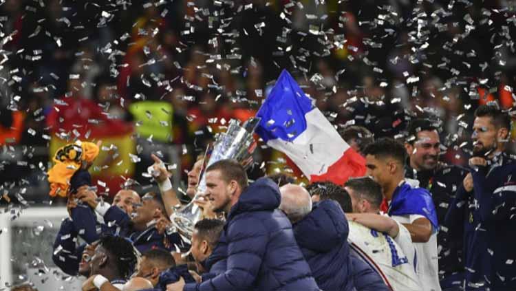 Tim Prancis melakukan perayaan sebagai juara UEFA Nations League, Senin (11/10/21).
