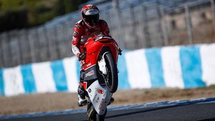 Pembalap asal Indonesia, Mario Suryo Aji, berhasil menjadi posisi teratas pada latihan bebas 2 Moto3 Portugal 2022. - INDOSPORT