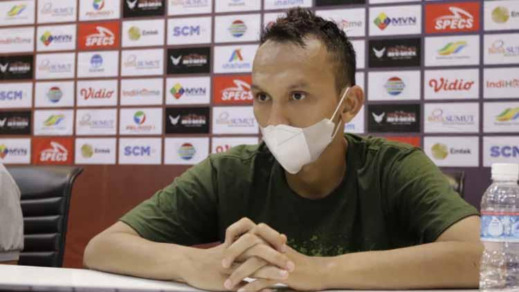 Pemain PSMS Medan, Rahmat Hidayat dalam jumpa pers usai laga Liga 2 melawan Muba Babel United. - INDOSPORT