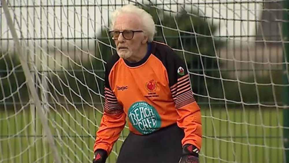 Alan Camsell, pesepak bola tertua.