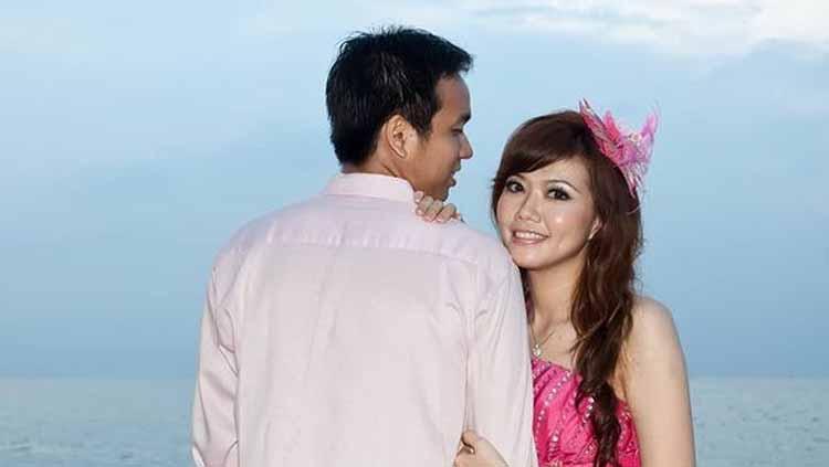 Sedang LDR-an di momen valentine 2023, pebulu tangkis Indonesia, Hendra Setiawan, mendadak romantis bak ‘Dilan’ demi rayu sang istri, Sandiani Arief.